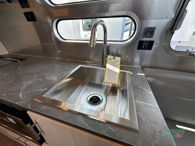 2026 Airstream Flying Cloud - Photo 15