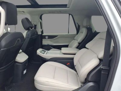 2026 Lincoln Navigator L — detail view