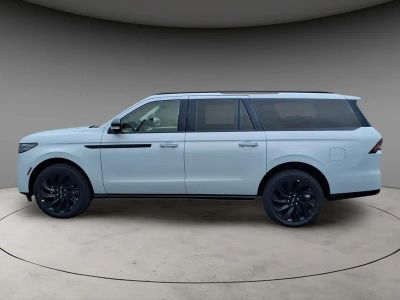 2026 Lincoln Navigator L — side profile view