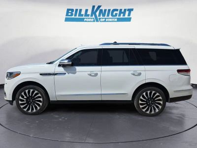 2023 Lincoln Navigator — side profile view