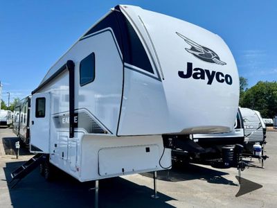 2026 Jayco Eagle SLE — front three-quarter view