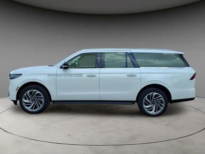 2027 Lincoln Navigator L — side profile view