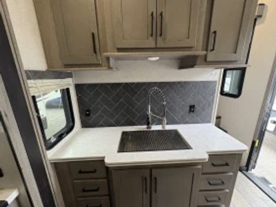 2021 Keystone Raptor - Photo 5