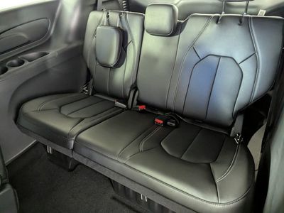 2026 Chrysler Pacifica — photo 15 view