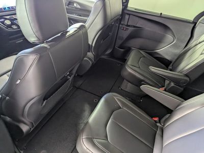 2026 Chrysler Pacifica — photo 14 view