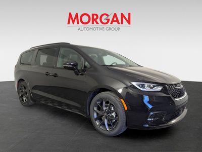2026 Chrysler Pacifica — side profile view