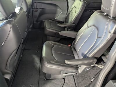 2026 Chrysler Pacifica — photo 12 view