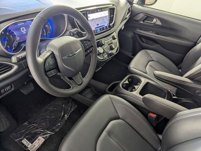 2026 Chrysler Pacifica — photo 9 view