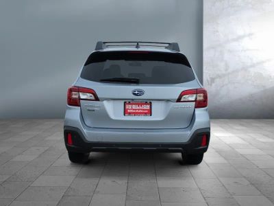 2019 Subaru Outback — detail view