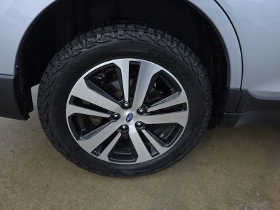2019 Subaru Outback — photo 16 view