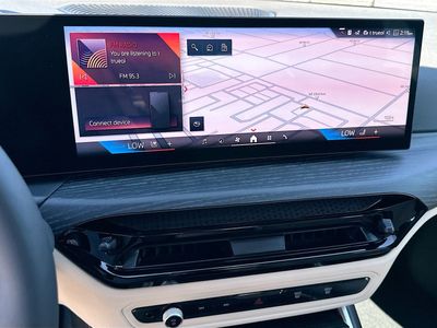 2026 BMW 3 Series — photo 10 view
