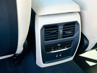 2026 BMW 3 Series — photo 19 view