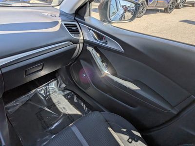 2017 Mazda Mazda3 4-Door — photo 16 view