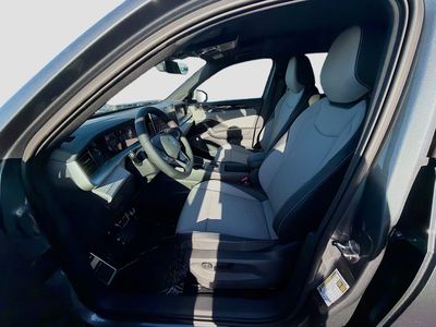 2026 Volkswagen Tiguan — photo 16 view