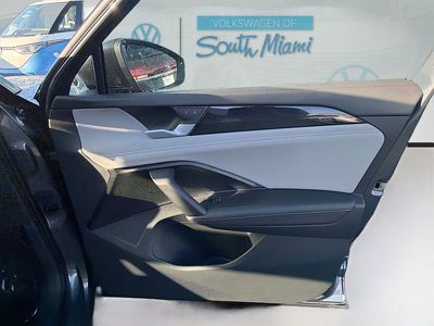 2026 Volkswagen Tiguan — photo 8 view