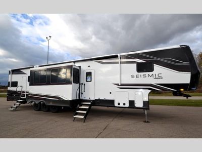 2026 Jayco Seismic - Photo 1