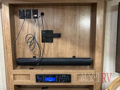2018 Forest River Rockwood Signature Ultra Lite - Photo 10