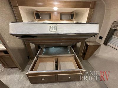 2018 Forest River Rockwood Signature Ultra Lite - Photo 24