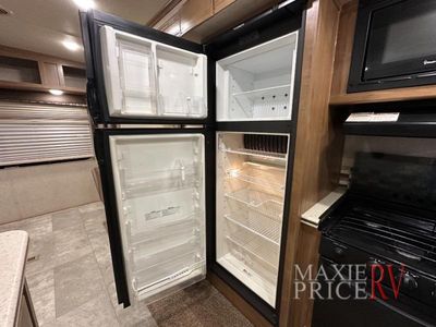 2018 Forest River Rockwood Signature Ultra Lite - Photo 17