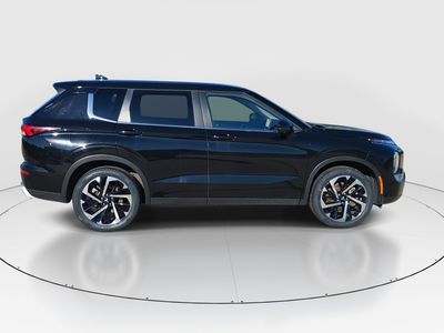 2024 Mitsubishi Outlander — photo 8 view