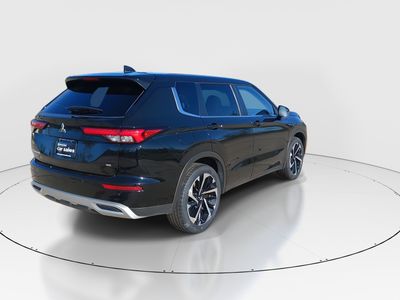2024 Mitsubishi Outlander — photo 7 view