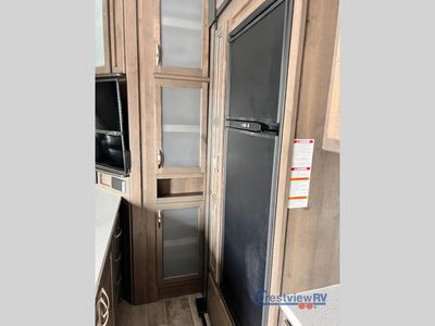 2020 Dutchmen RV Triton — photo 10 view