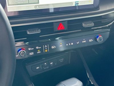 2025 Kia K5 - Photo 16