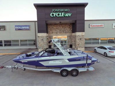 2022 Malibu Boats 23 MXZ — front three-quarter view