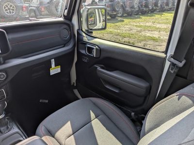 2026 Jeep Wrangler — photo 17 view