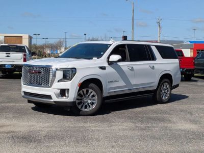 2021 GMC Yukon XL Denali in White — front three-quarter view