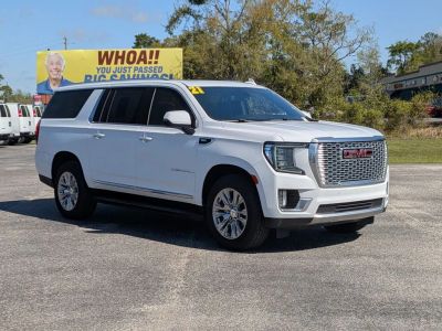 2021 GMC Yukon XL — rear three-quarter view