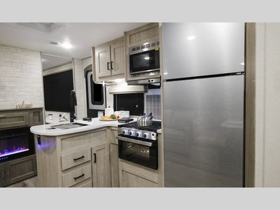 2026 Coachmen RV Catalina Legacy Edition - Photo 5