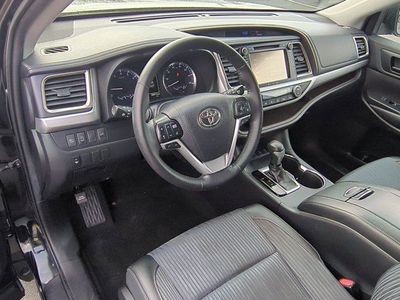 2019 Toyota Highlander — photo 9 view