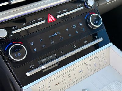 2025 Hyundai Santa Fe — photo 33 view