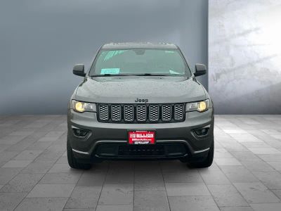 2020 Jeep Grand Cherokee — side profile view