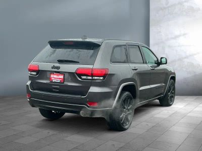 2020 Jeep Grand Cherokee — engine compartment view
