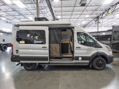 2027 Thor Motor Coach PALLADIUM — photo 17 view
