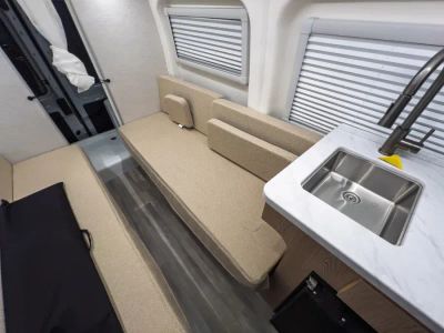 2027 Thor Motor Coach PALLADIUM — photo 10 view
