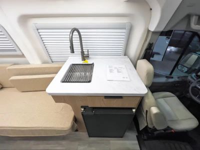 2027 Thor Motor Coach PALLADIUM — photo 8 view