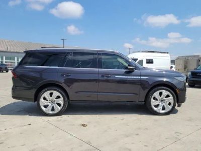 2025 Lincoln Navigator — side profile view