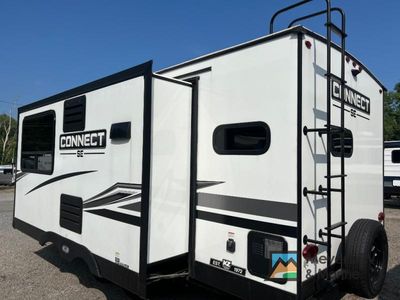 2023 KZ Connect SE — rear three-quarter view