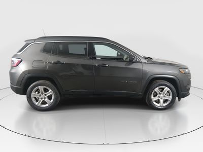 2024 Jeep Compass — photo 8 view