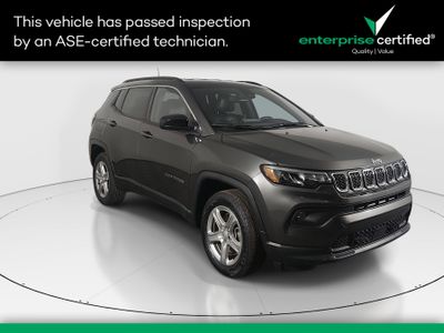 2024 Jeep Compass Latitude 4x4 — front three-quarter view