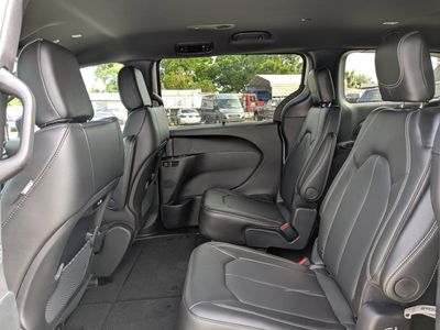2026 Chrysler Pacifica — photo 14 view
