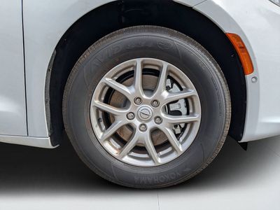2026 Chrysler Pacifica — photo 10 view