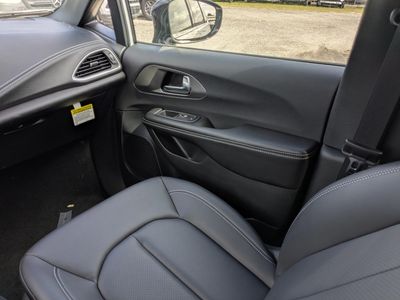 2026 Chrysler Pacifica — photo 19 view
