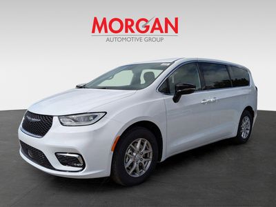 2026 Chrysler Pacifica — photo 7 view