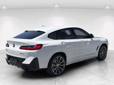 2022 BMW X4 — interior view