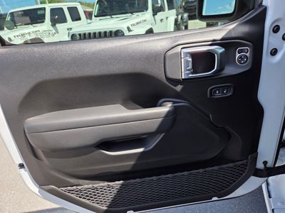 2026 Jeep Wrangler — photo 15 view