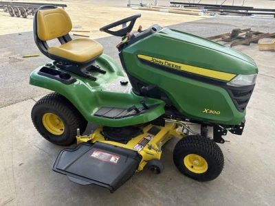 2014 John Deere X300 — front three-quarter view